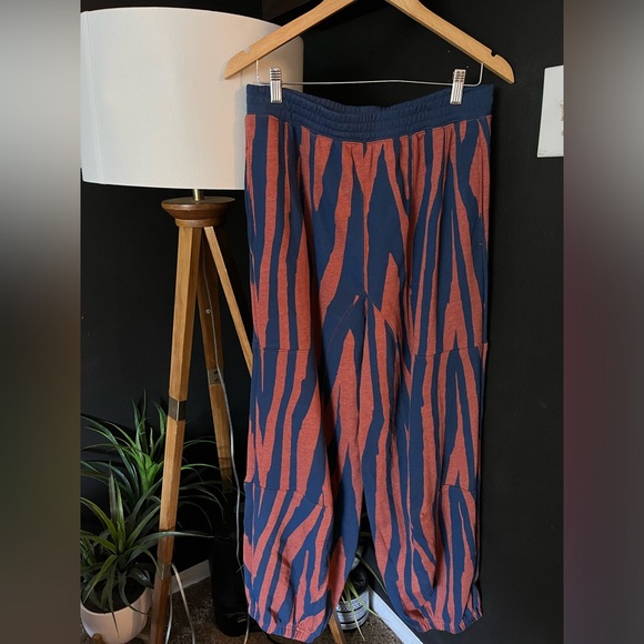 NWOT FREE PEOPLE MOVEMENT Baller Printed Pants MSRP $128 Size L - Picture 9 of 13